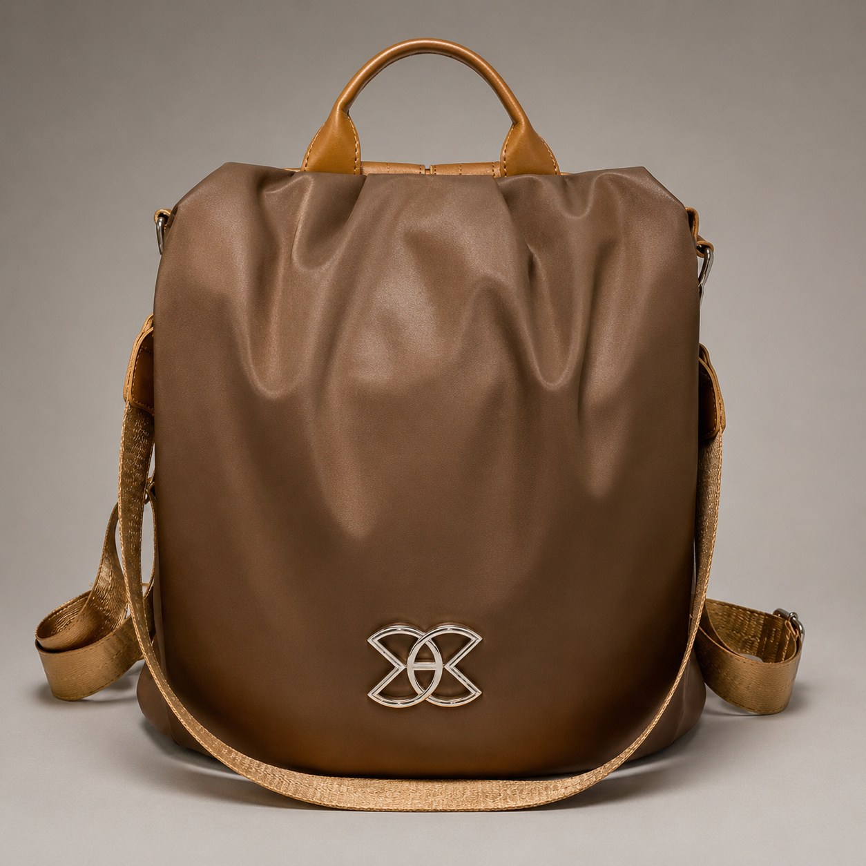 Wandelbarer Rucksack aus veganem Leder – Detailansicht