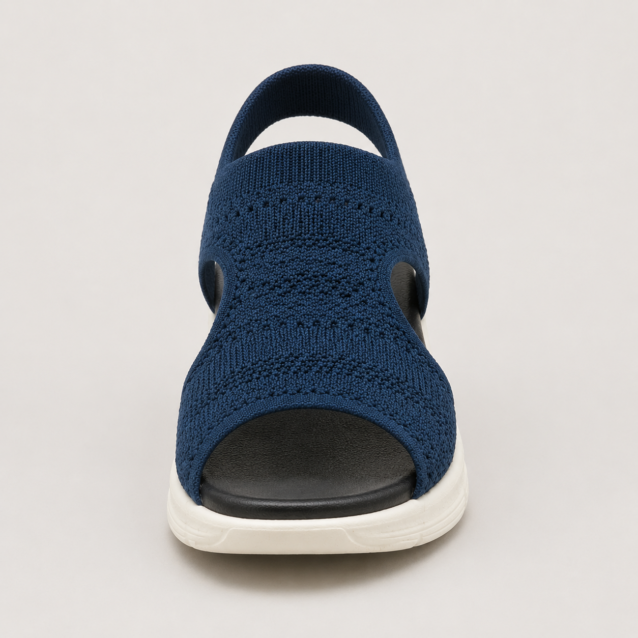 Sportliche Strick-Sandalen – Seitenansicht